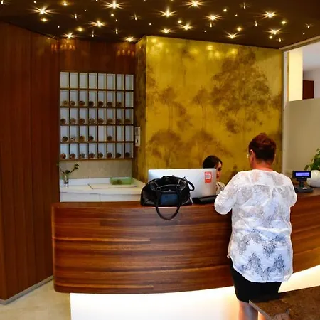 Shangri-la Hotel