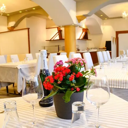 Shangri-la Hotel Ala
